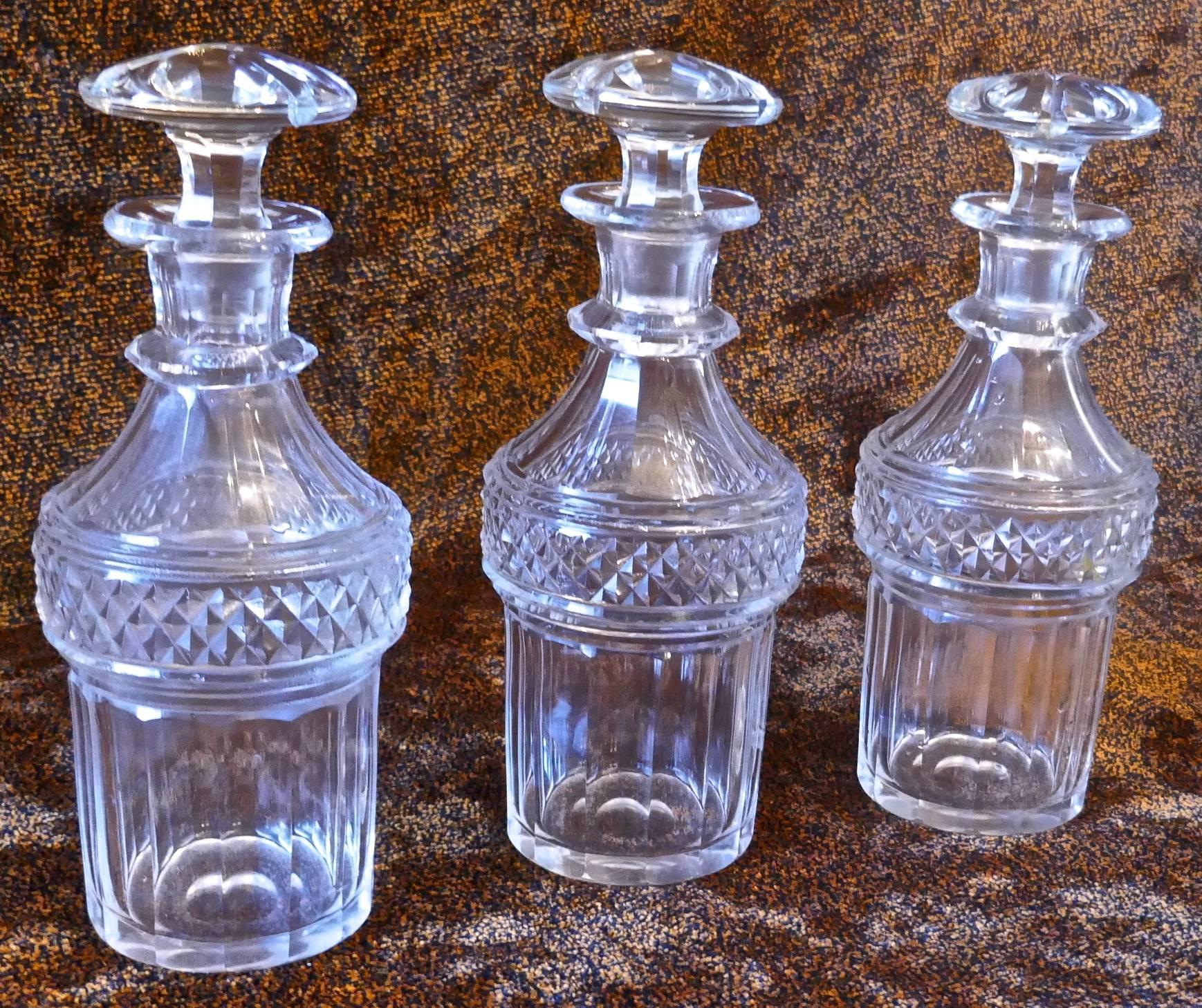 Set of Three Victorian Cut-Glass Decanters In Good Condition For Sale In Chillerton, Isle of Wight