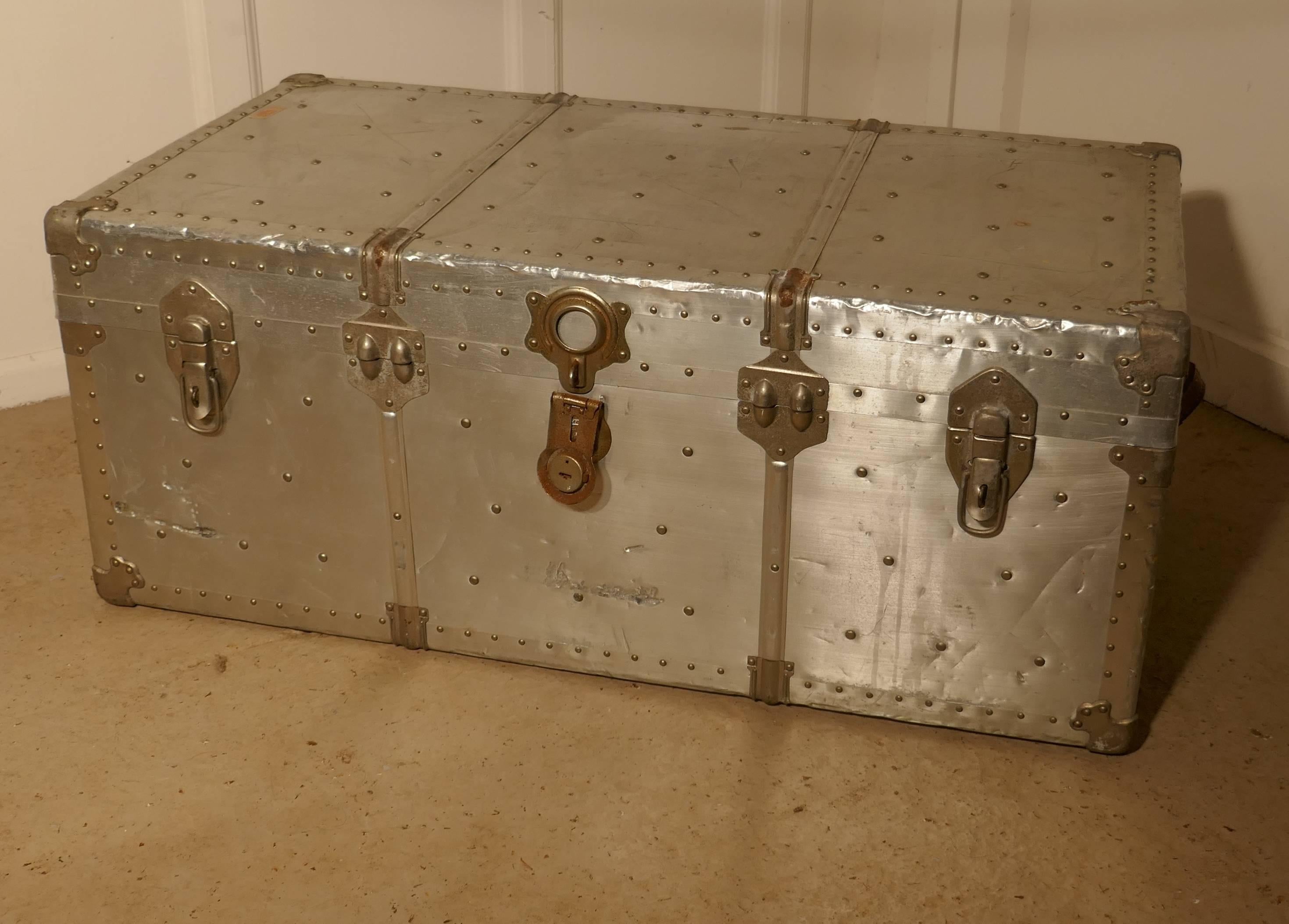 Large 1930s Lined Aluminium Trunk Airline Suitcase In Distressed Condition In Chillerton, Isle of Wight