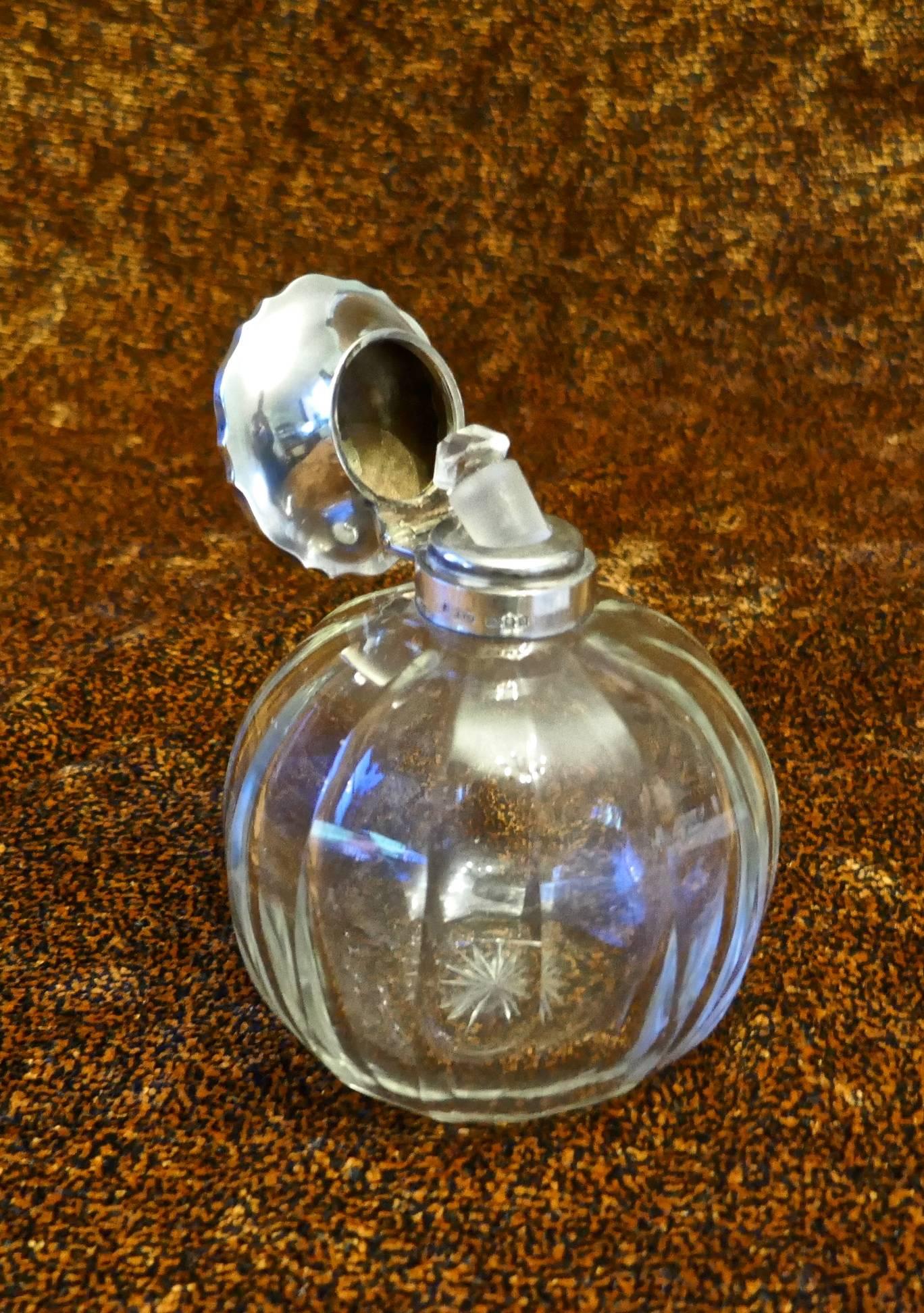Art Deco English sterling silver and guilloche enamel scent bottle

The bottle of this charming scent is beautifully rounded shaped like a small pumpkin

The silver lid is set off with a stunning blue guilloche enamel, it has concentric waves
