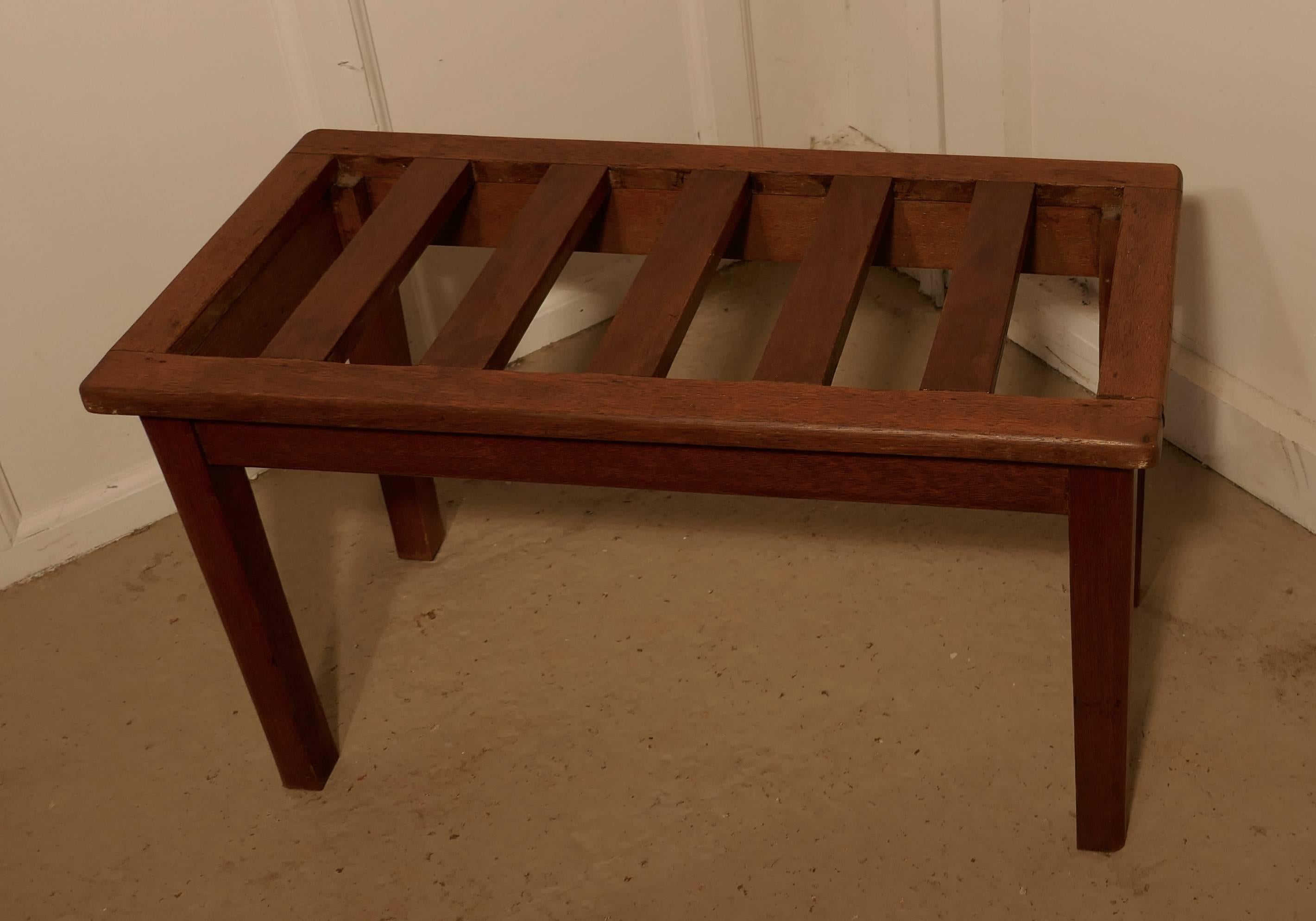 Set of Three 19th Century Mahogany Luggage Rack, Suitcase Stand  In Good Condition In Chillerton, Isle of Wight