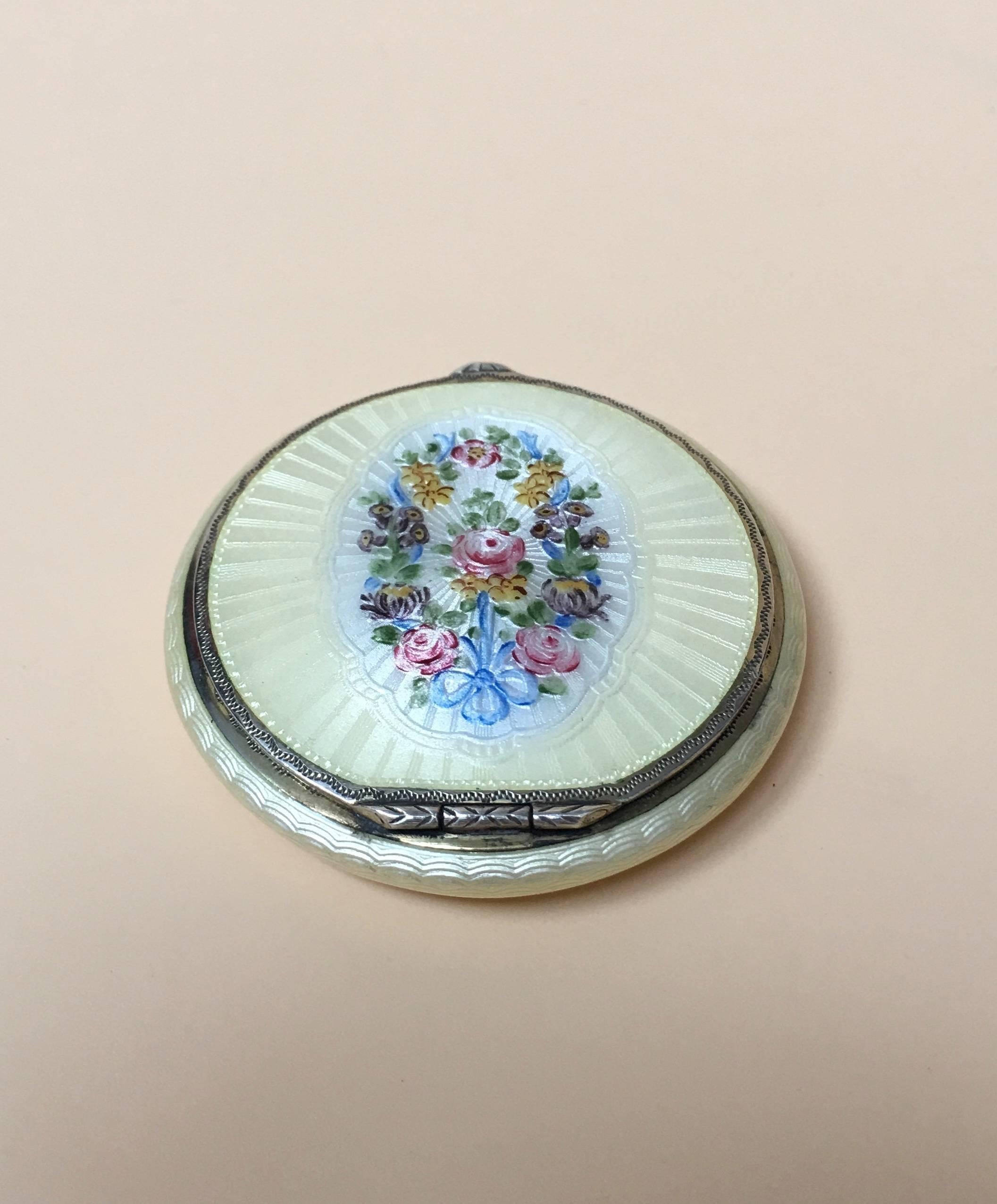 Sterling Silver Guilloche Enamel Compact Case, with a Garland of Flowers In Good Condition In Godshill, Isle of Wight