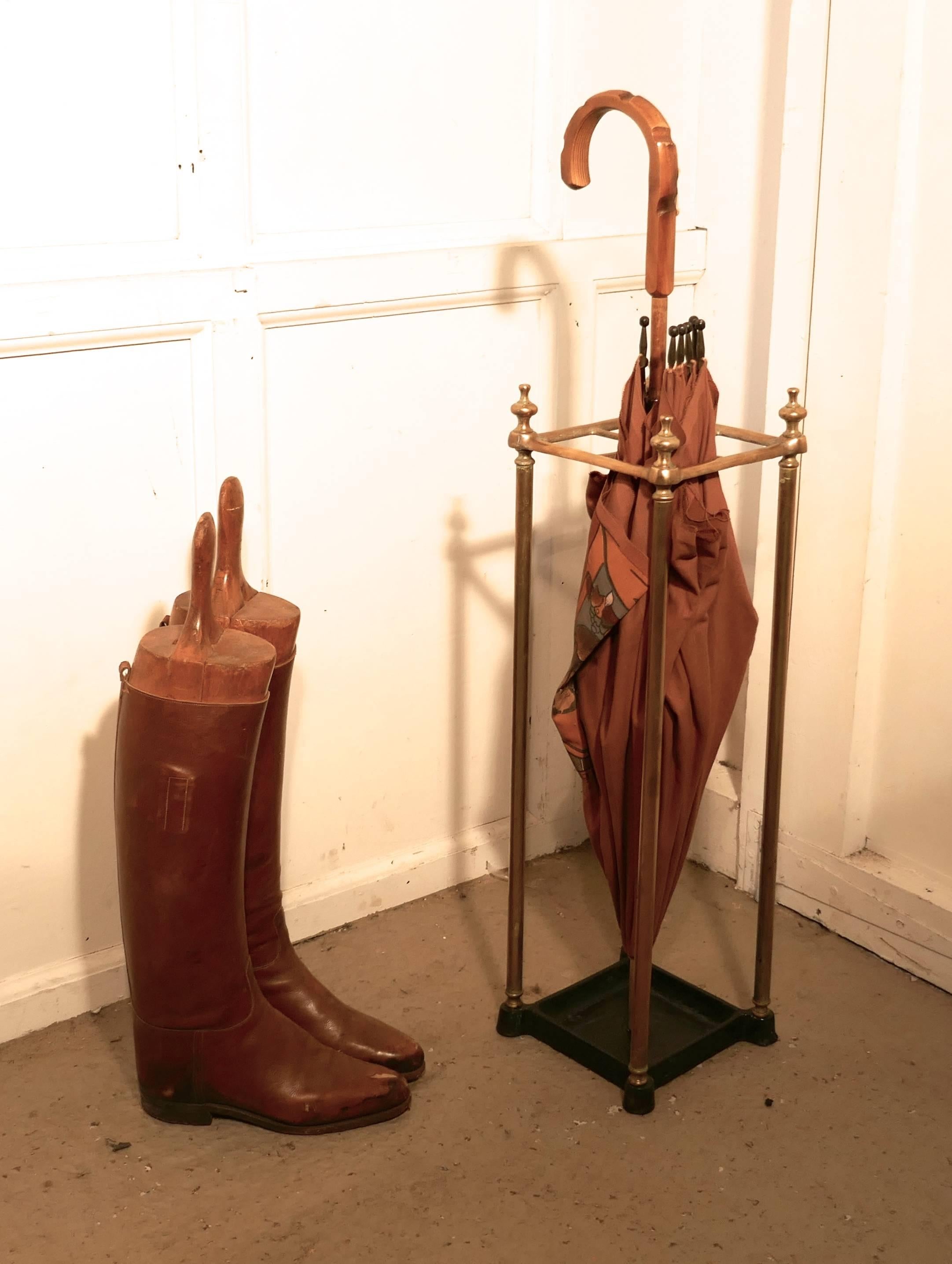 Petit Victorian Brass and Cast Iron Walking Stick Stand or Umbrella Stand In Good Condition In Chillerton, Isle of Wight