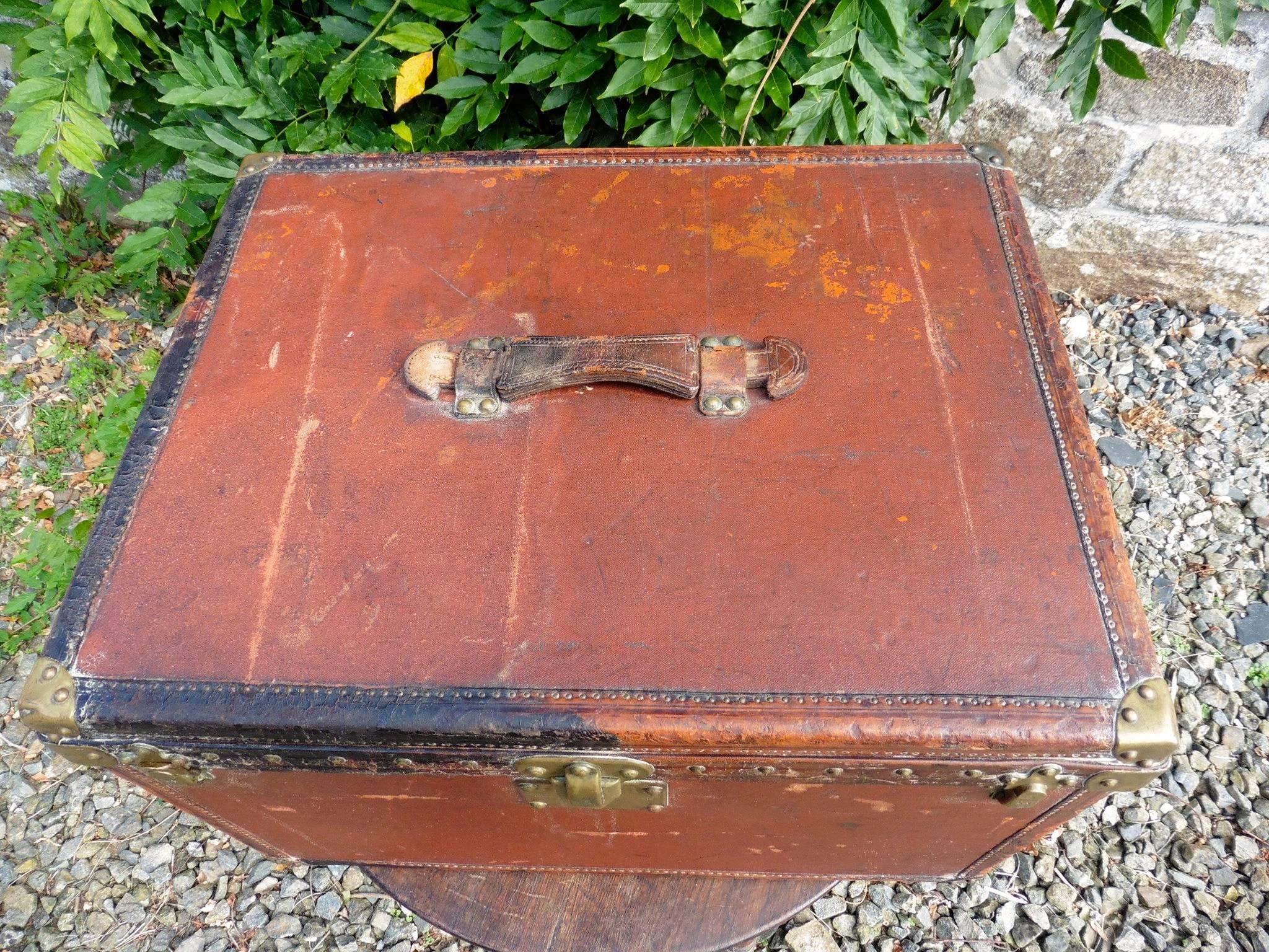 Two original Louis Vuitton, steamer trunk and case

These 2 very rare suitcases date from the very early 20th century

The steamer trunk is made in original Vuittonite, leather and brass, the condition is used, there is a piece of one of the