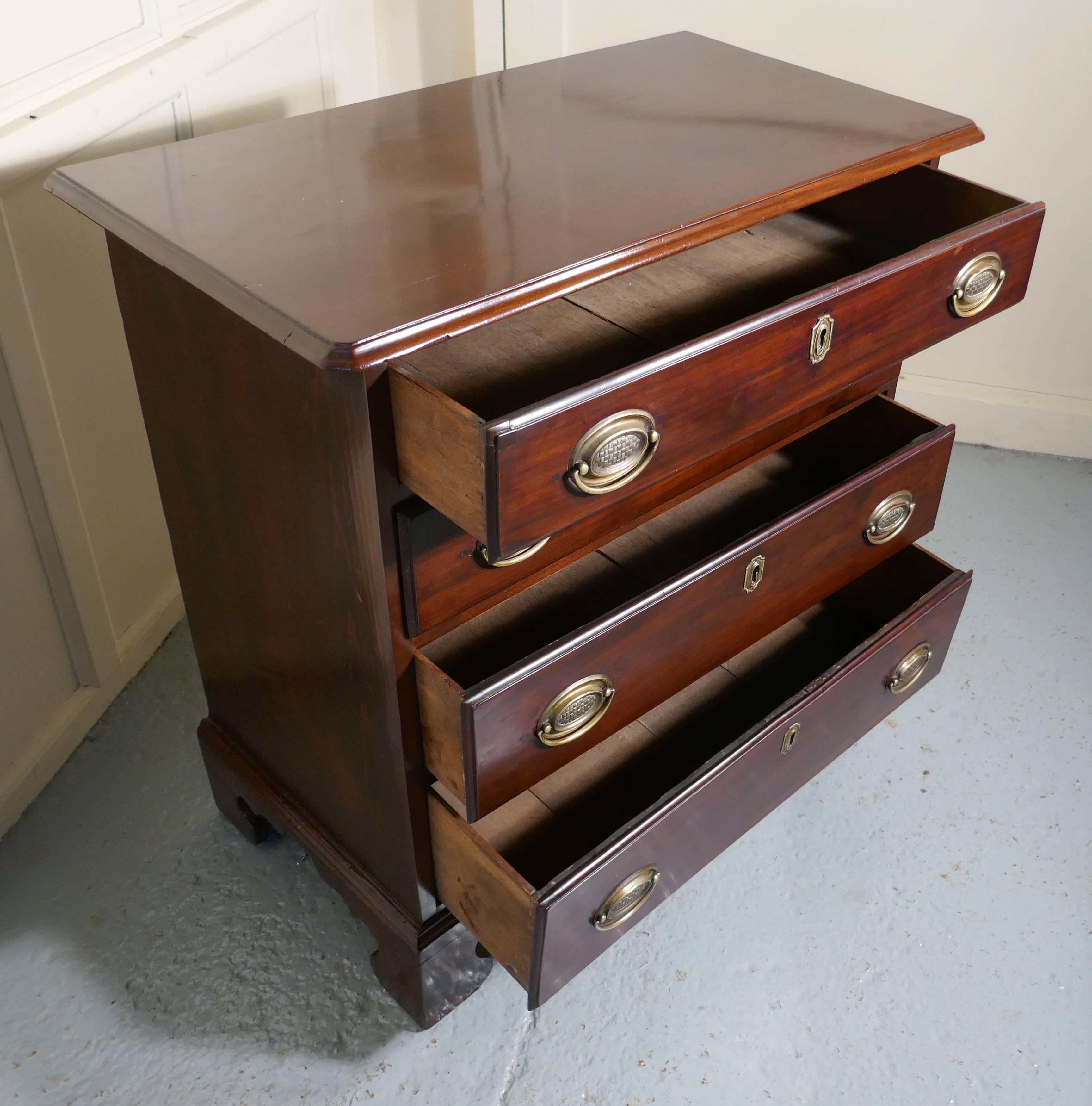 Georgian Mahogany Chest of Drawers 2