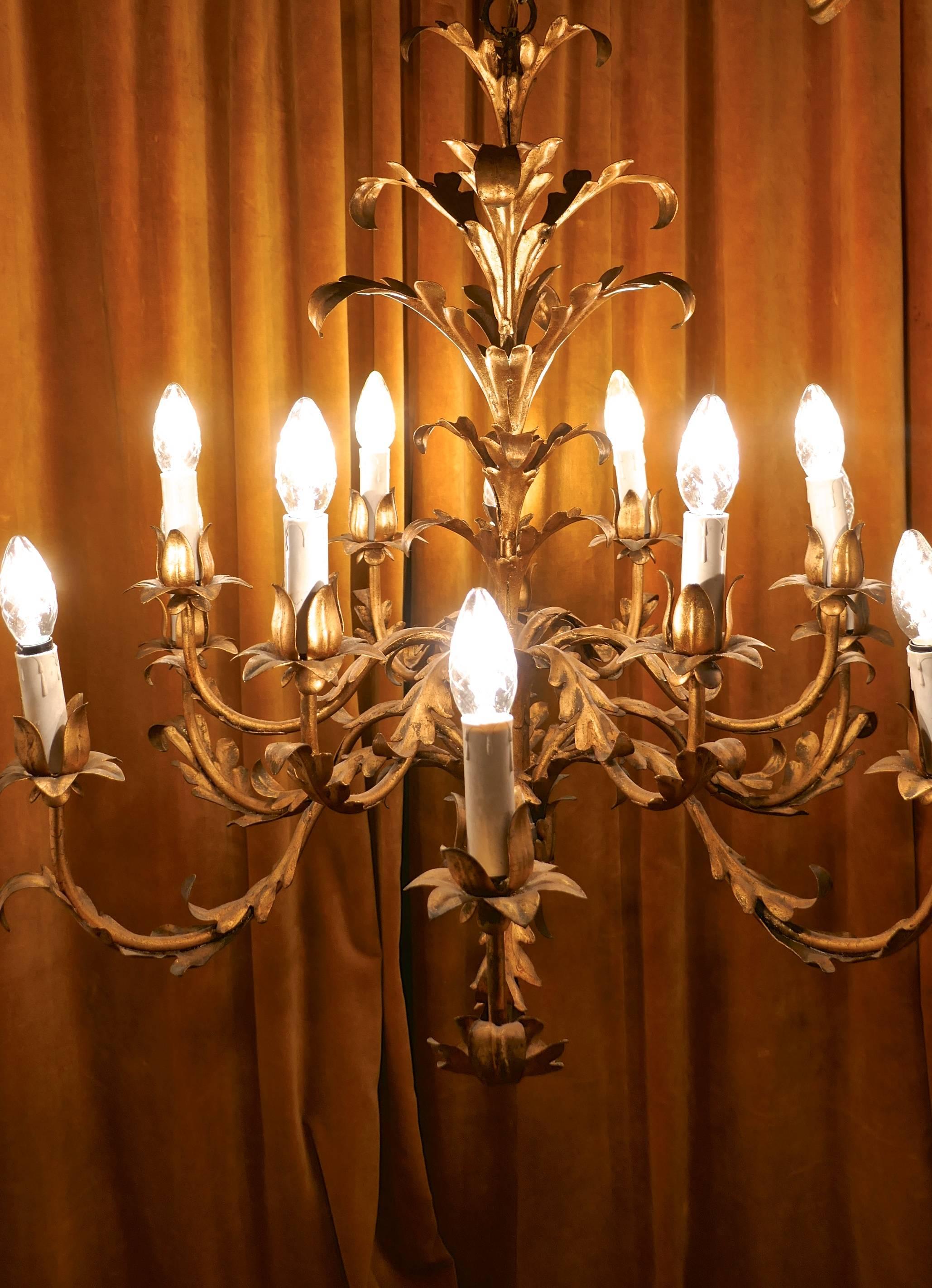 Very Large French 12 Branch Gold Tole Chandelier In Good Condition In Chillerton, Isle of Wight