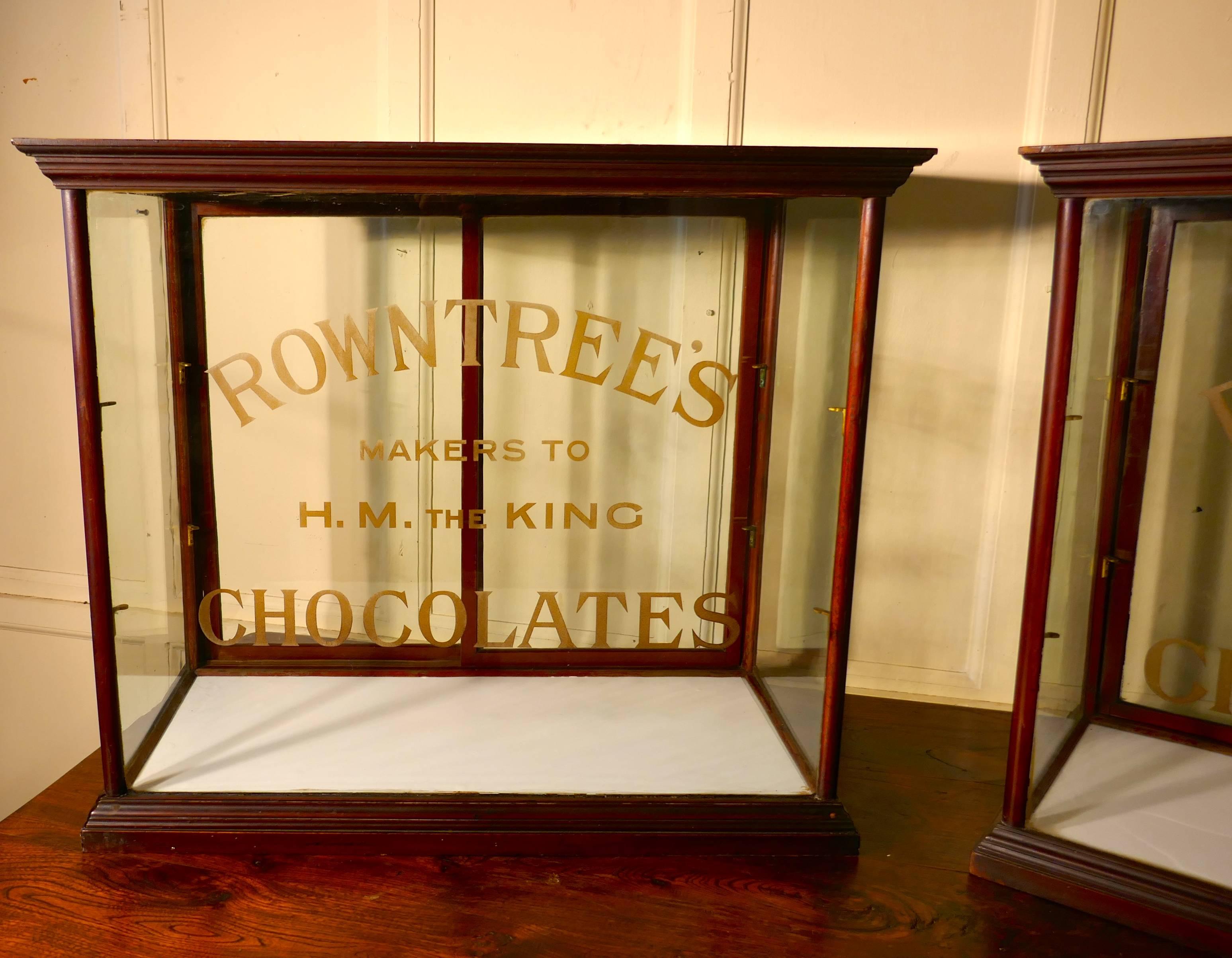 Paar Vitrinen für Süßwarengeschäfte, Rowntree's Chocolates im Zustand „Gut“ im Angebot in Chillerton, Isle of Wight