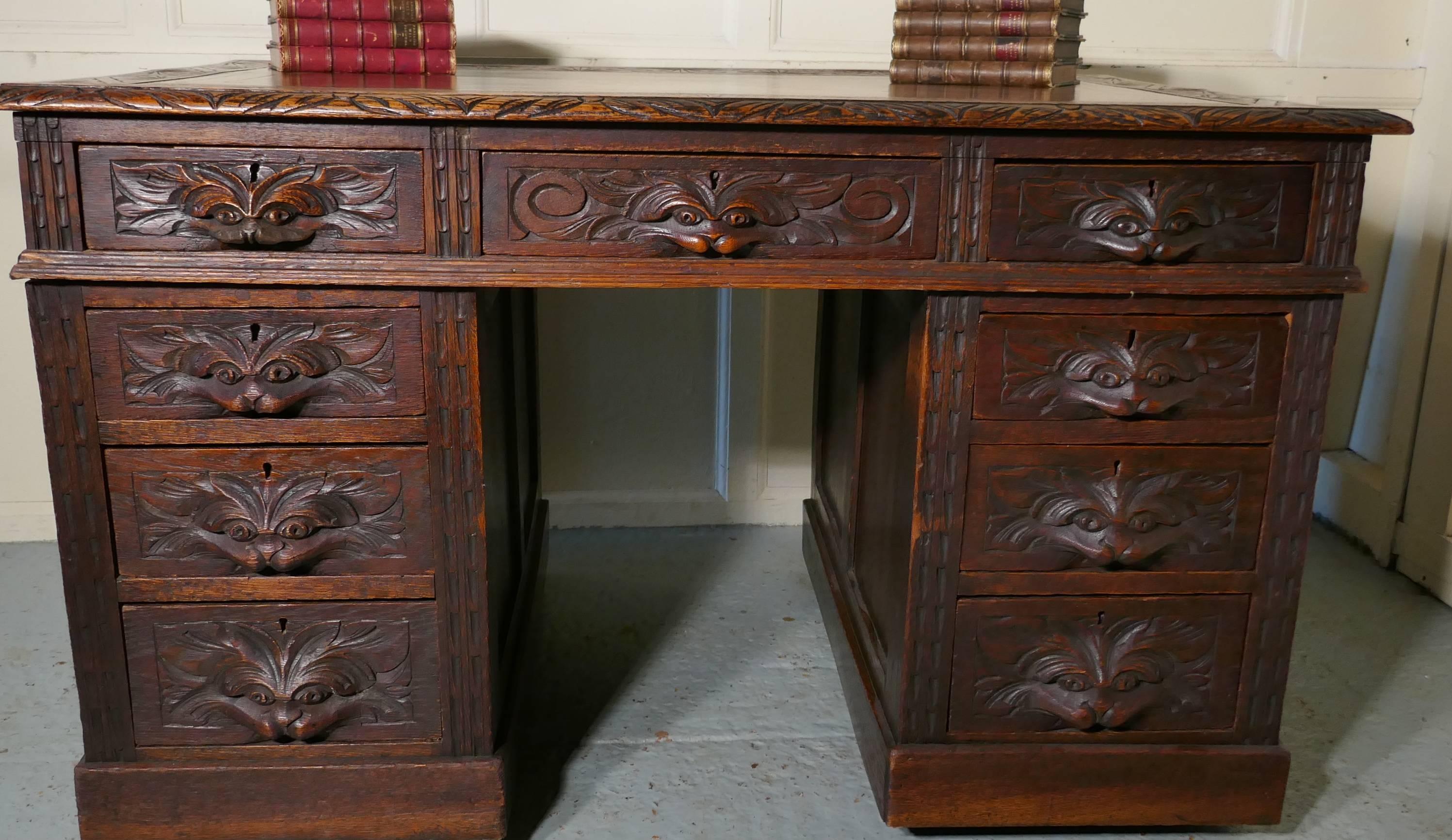 Victorian Green Man Carved Oak Pedestal Desk  In Good Condition In Chillerton, Isle of Wight