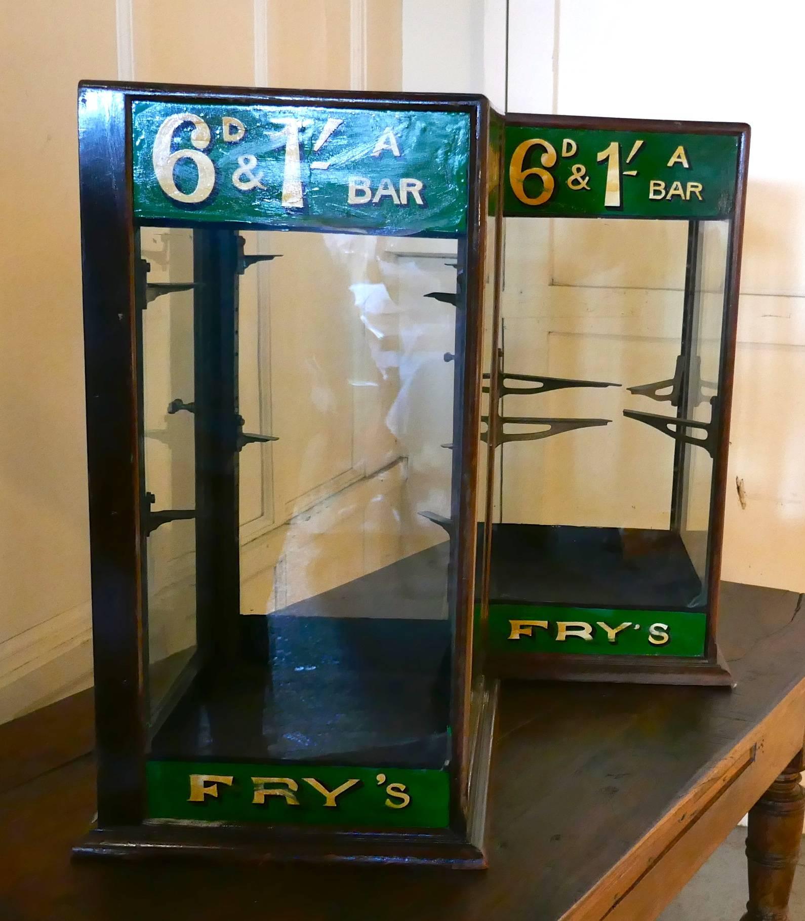 Paire de vitrines de comptoir Fry's de l'époque édouardienne, magasin de confiserie Bon état - En vente à Chillerton, Isle of Wight
