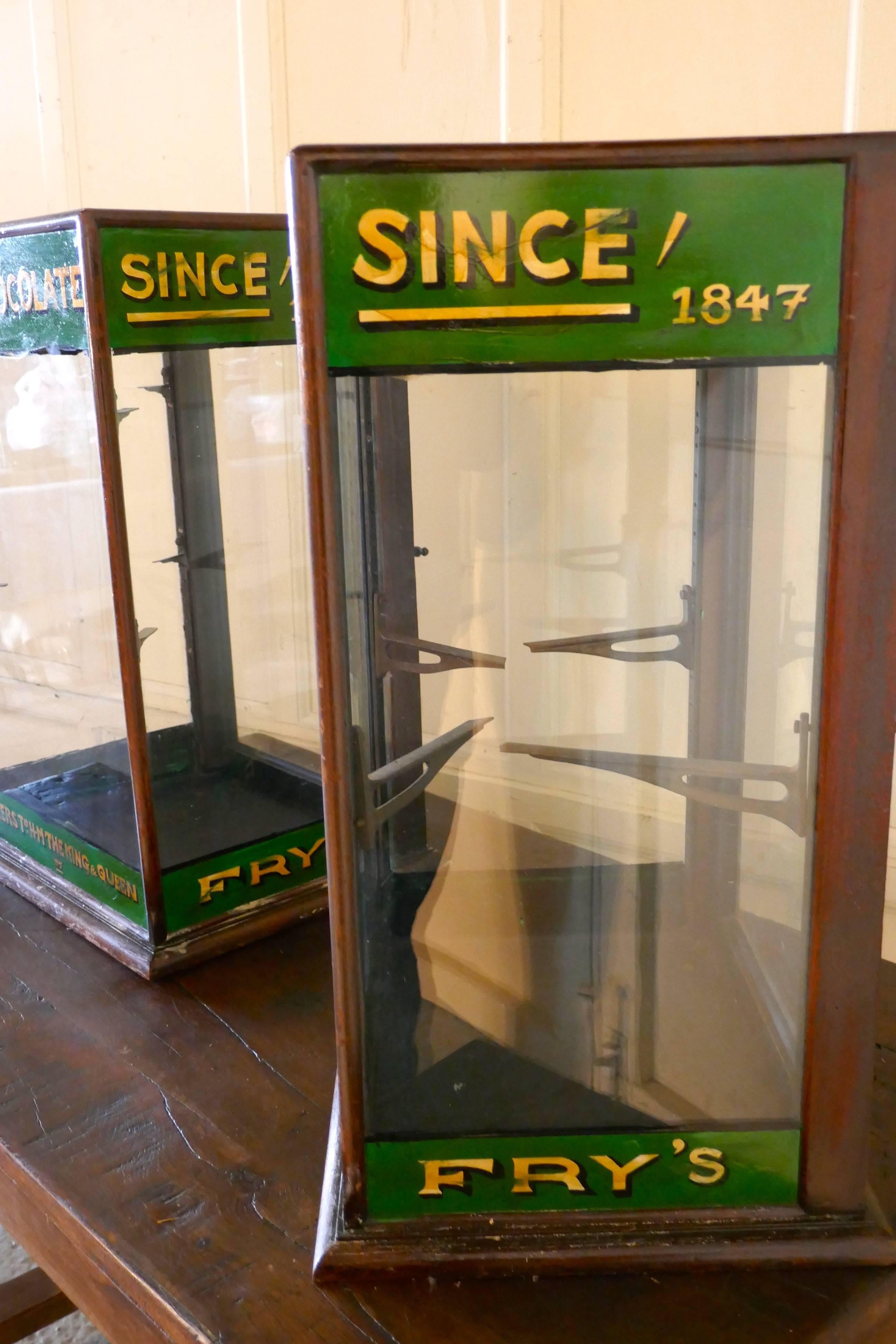 Paire de vitrines de comptoir Fry's de l'époque édouardienne, magasin de confiserie en vente 1