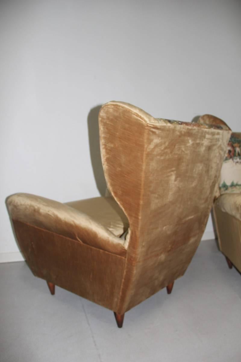 Pair of armchairs Paolo Buffa 1960 velvet with English hunting scenes, wraparound shape and very stylish, original fabric of his era.