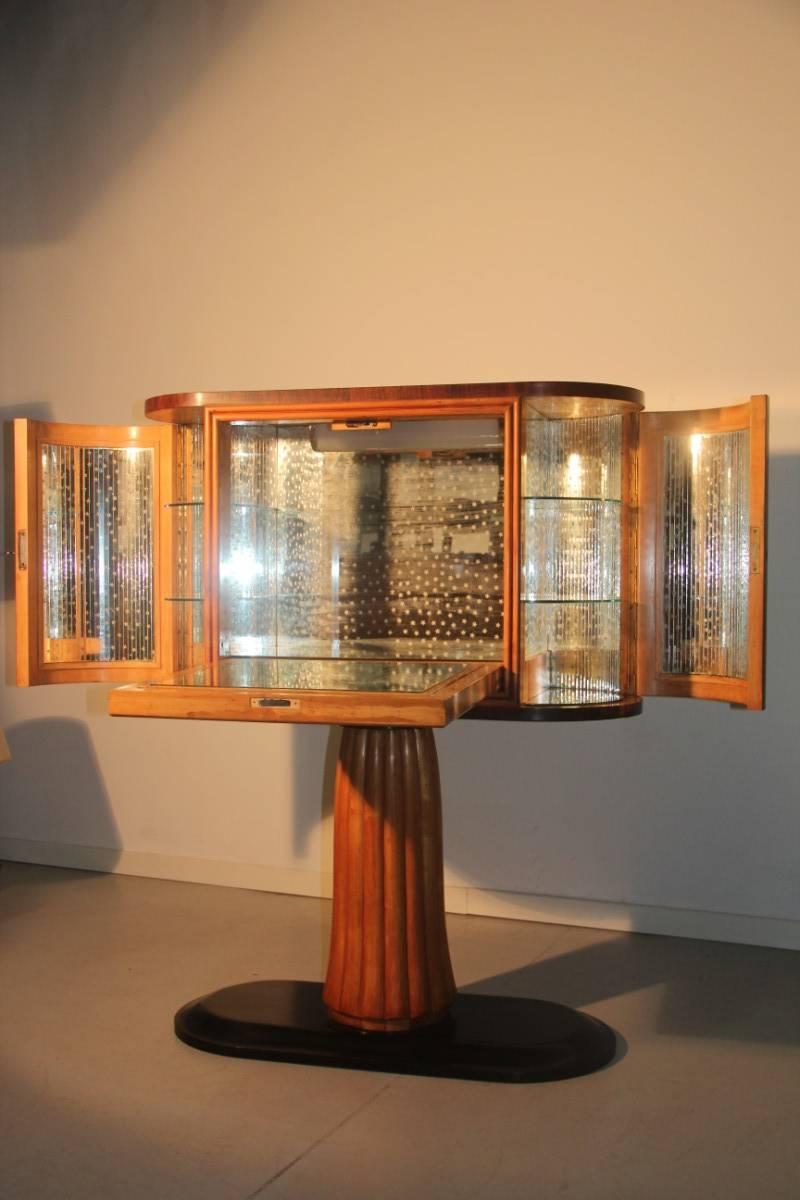 Mid-Century Italian bar cabinet 1950, maple and rosewood, finely finished wood, attributed to the manufacture of Borsani.