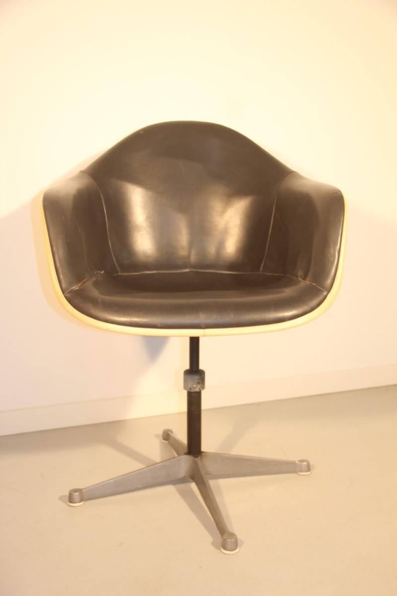 Virgin Islands Resin Production Chair Herman Miller Design Ray & Charles Eames STYLE For Sale