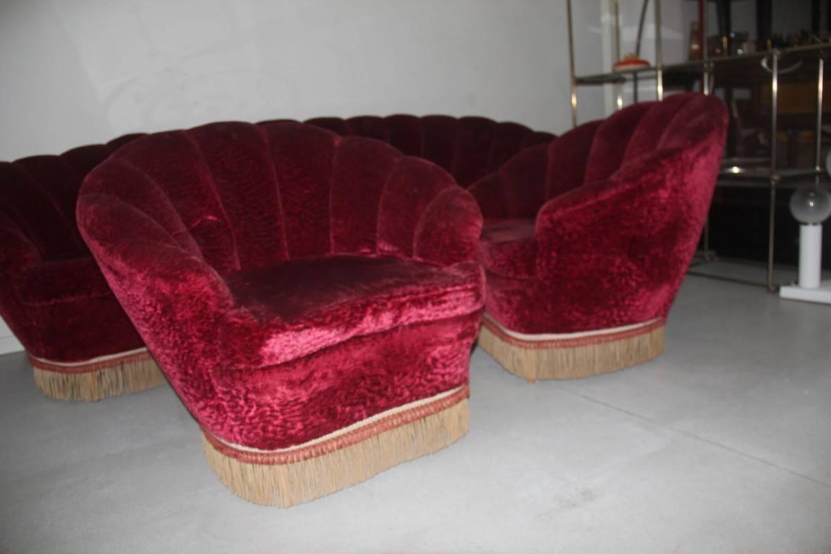 Elegant living room set Italian mid-century design, shape, shells in the manner of Guglielmo Ulrich, red velvet. The fabric and the old original. Seating height 80 cm, width cm.96, depth 80 cm.