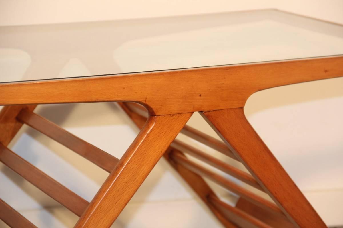Minimal mid-century table coffe Italian design, magazine rack.