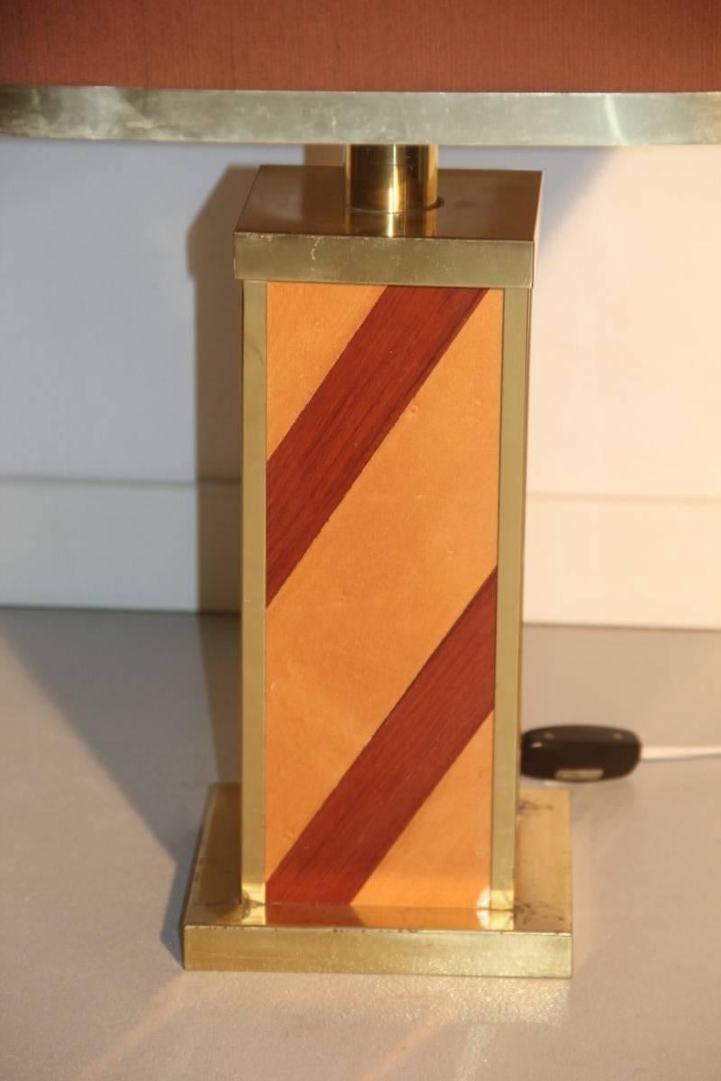 Lampe de table en bois et laiton, 1970.