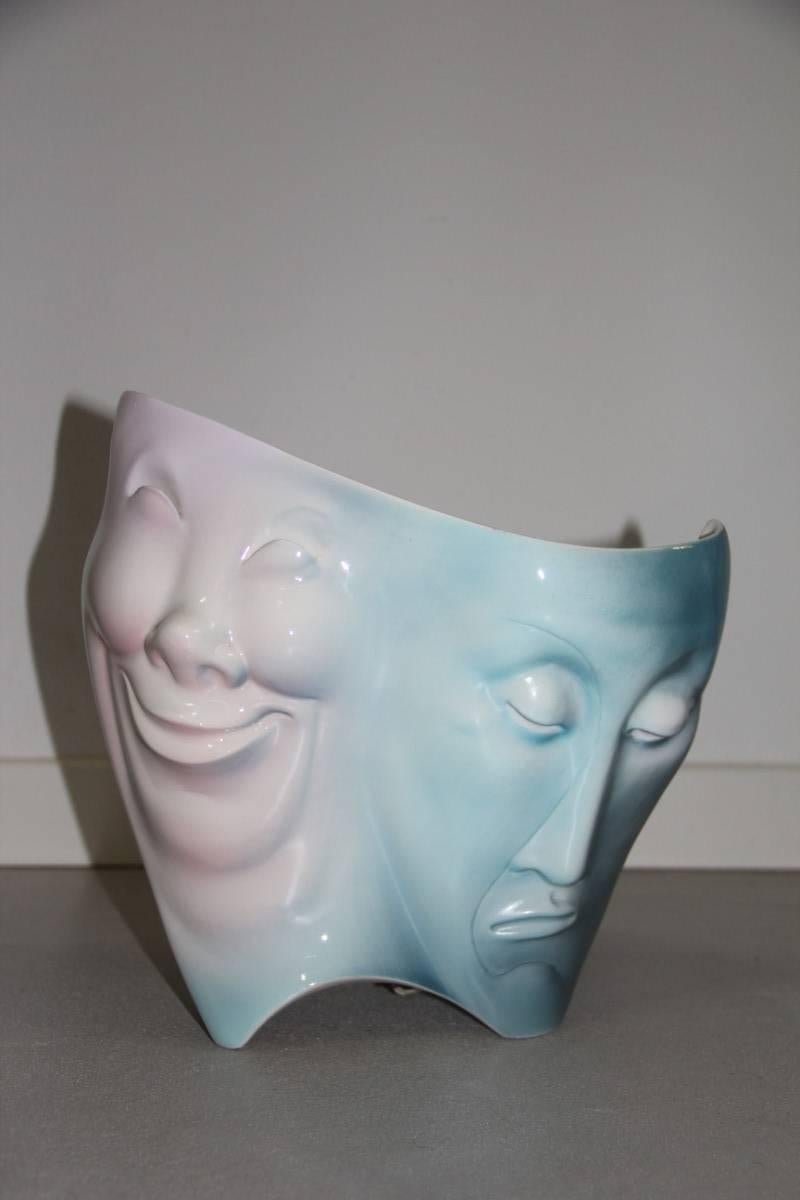 Ariele Torino Tischleuchte italienisches Keramikdesign, sehr speziell und individuell sind die Karnevalsmasken, beleuchtet ist der Effekt sehr speziell.
