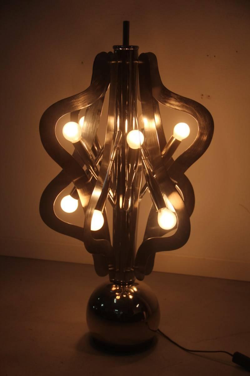 Lampadaire, conception de sculpture italienne en acier, années 1970 en vente 1
