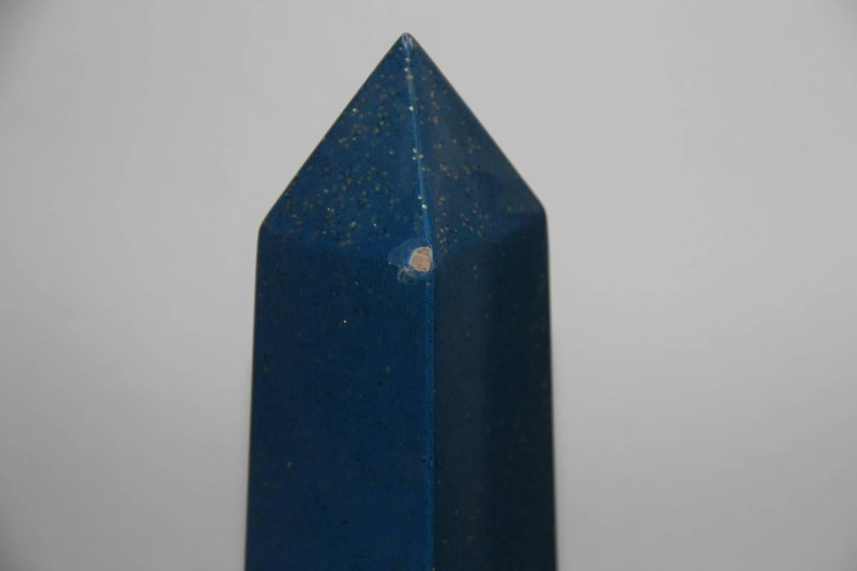 Obelischi Fornasetti in legno con materiali in imitazione Lapis.

Misure: Altezza grande 80 cm, base cm.12 x 12, altezza piccola cm.61, base cm.9 x 9, piccoli graffi come da foto.