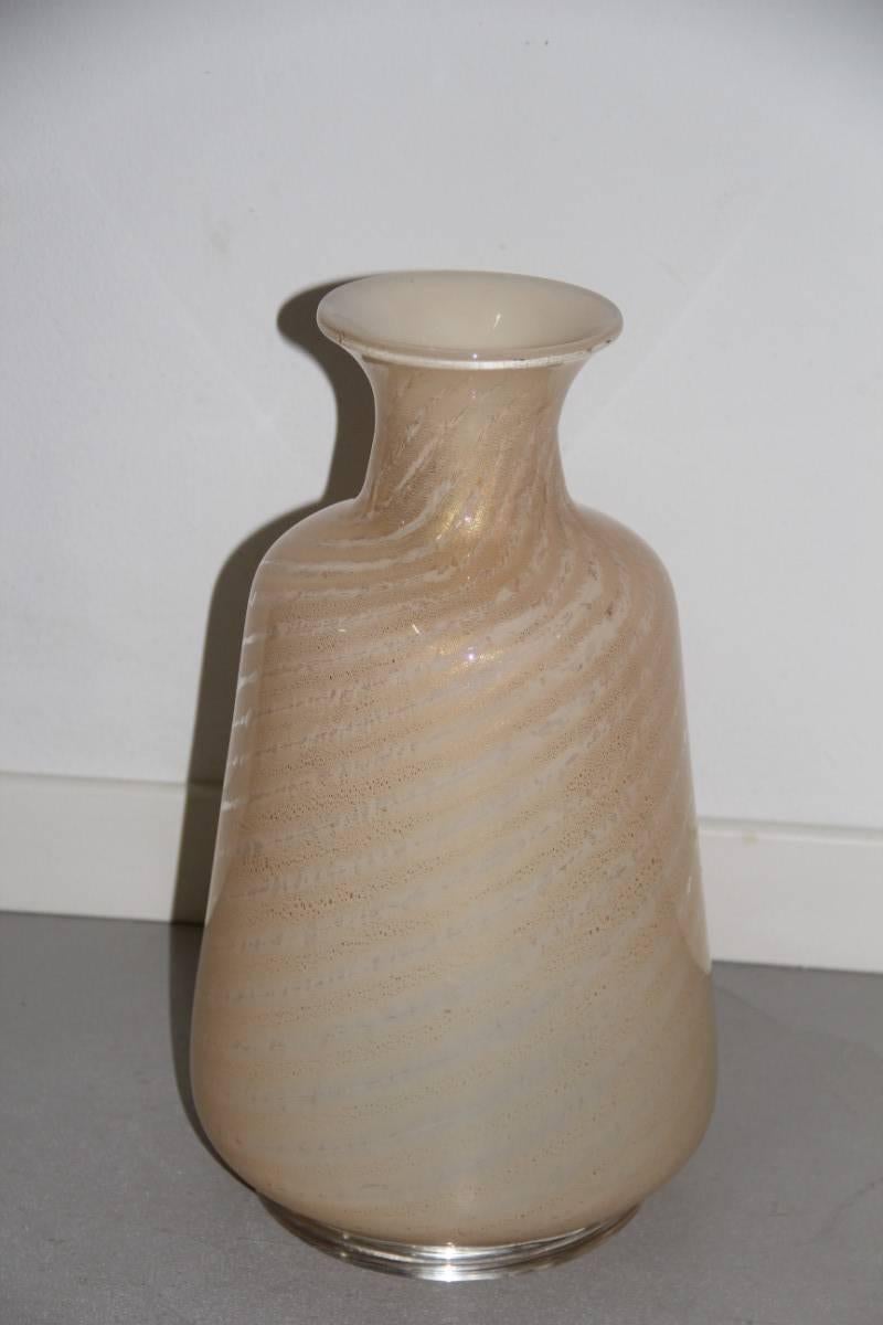 Grand vase en verre de Murano avec poussière d'or des années 1970, attribué au design de Tommaso Barbi.