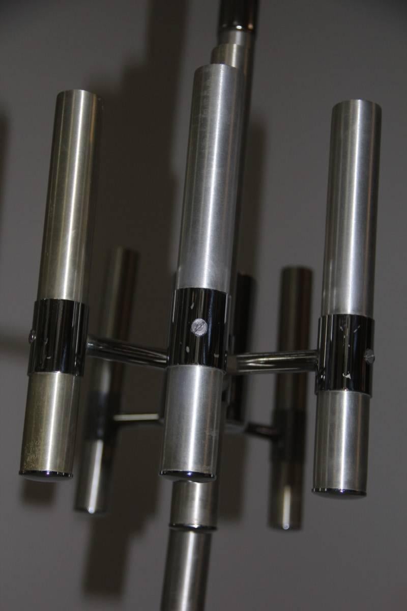Lampadario minimalista anni '70, metallo cromato, otto lampadine.
