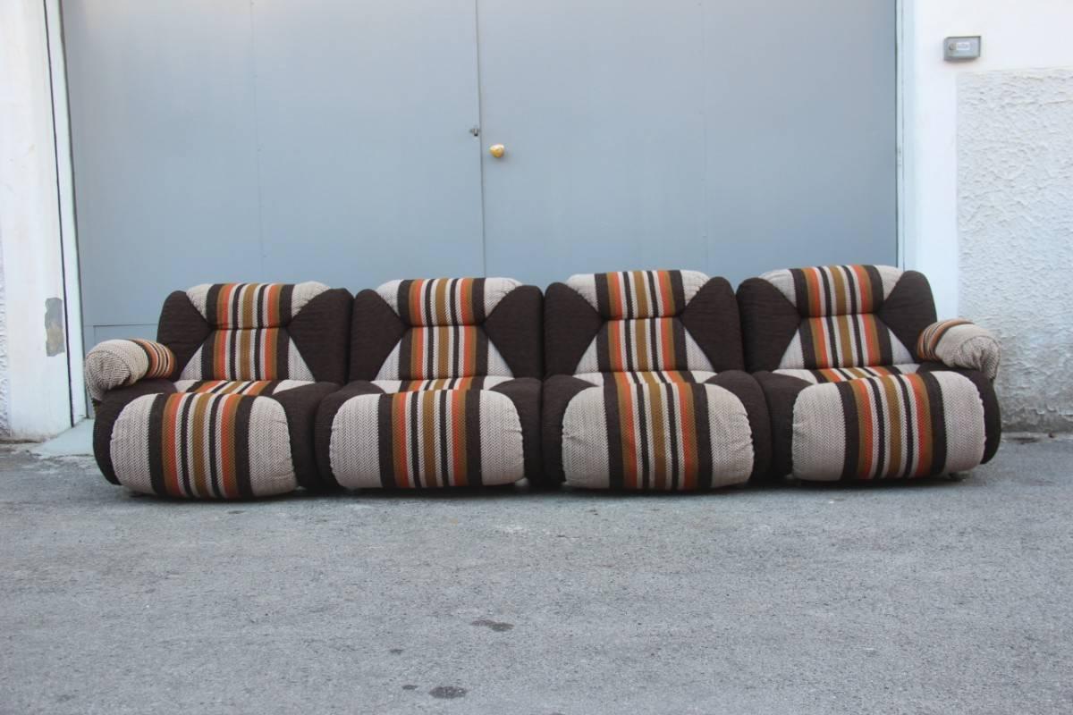 Italian Modular Sofa Design 1960s Geometric Wool In Excellent Condition In Palermo, Sicily