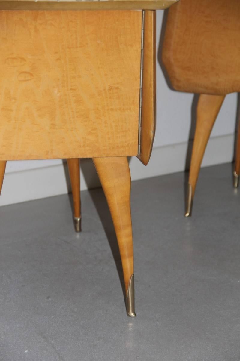 Tables de nuit érable avec partie en laiton et verre coloré italien, design des années 1960 en vente 2