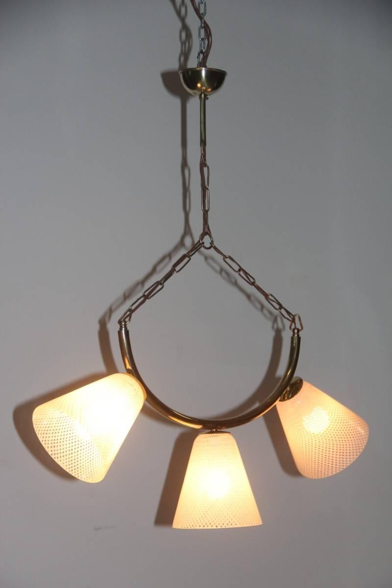 Elegante lampadario del 1950 con Reticello di Murano in ottone e vetro.