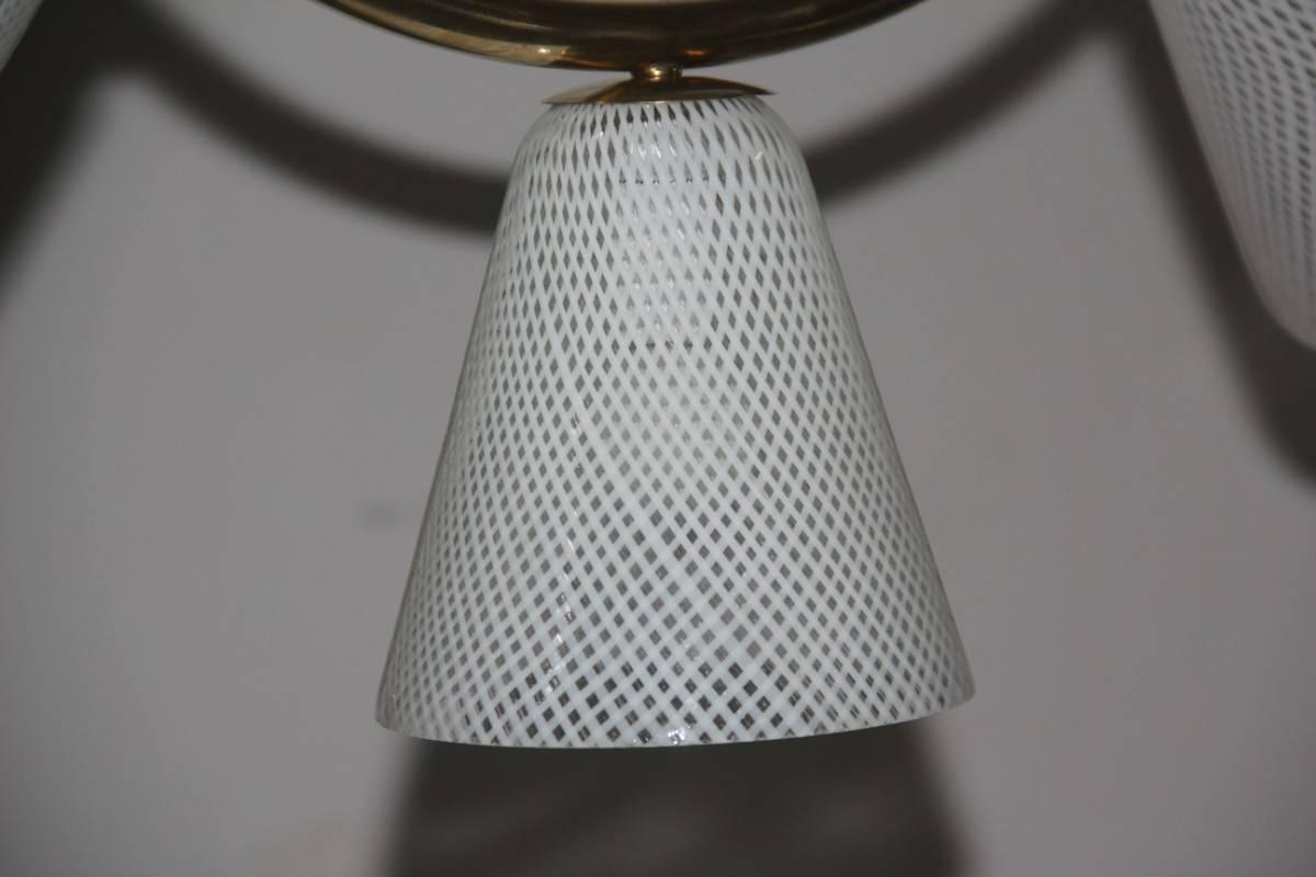 Ottone Elegante lampadario del 1950 con Reticello in ottone e vetro di Murano in vendita