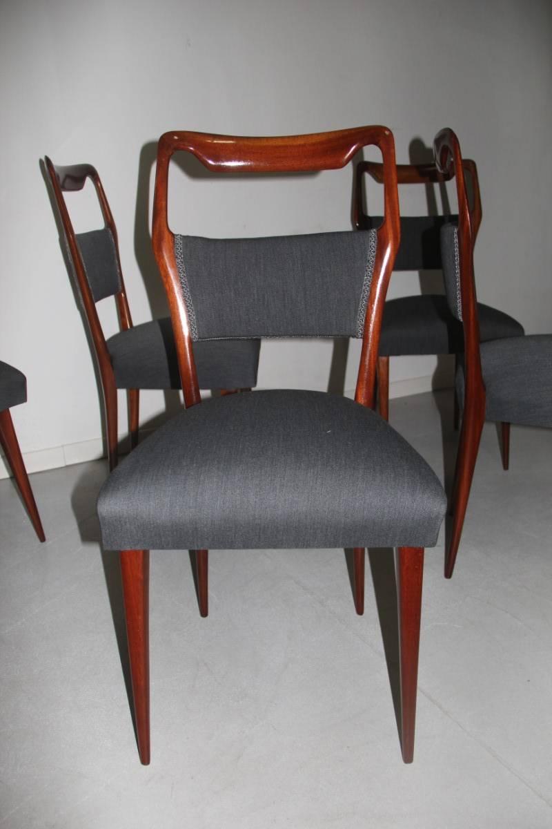 Elegant Mid-Century Italian Design Chair, Minimal and Chic Design For Sale 2