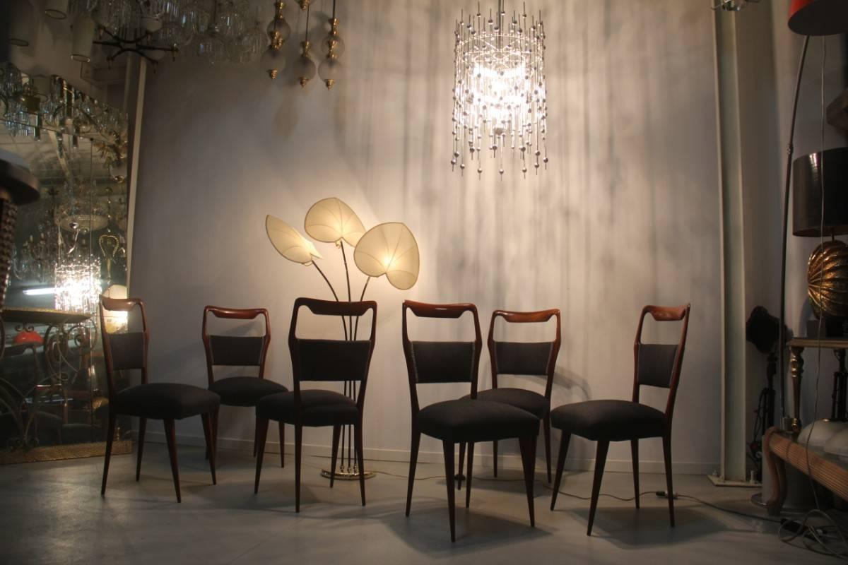 Elegant Mid-Century Italian Design Chair, Minimal and Chic Design For Sale 3