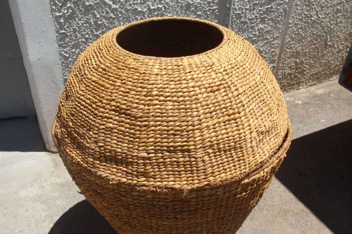 Large Basket woven straw 1950 made in Italy Bonacina, piece of furniture very particular and rare design, Vittorio Bonacina, 1950. Handwoven straw.