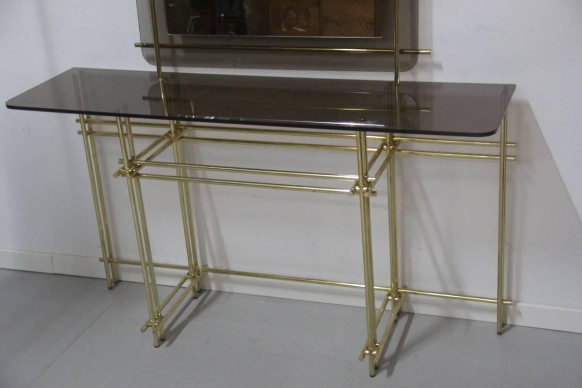 Minimal console 1970 brass and glass Italian design, with analogous mirror.

Mirror cm.85 x 85.