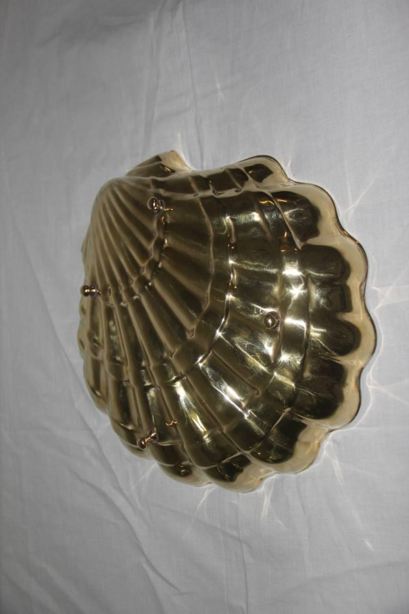 Large, 1950 Chic Design Embossed Brass Shell Bowl In Excellent Condition For Sale In Palermo, Sicily