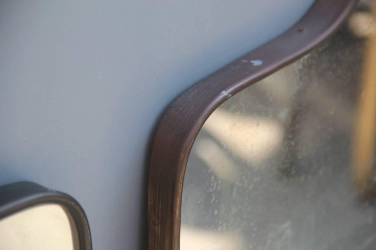 Pair of Mid-Century Italian original wall mirror brass
The state and the patina are original about 1950, if you wish we can clean the brass parts, in one of the two mirrors has the delights of his old life, we can replace it if you want.
Measures: