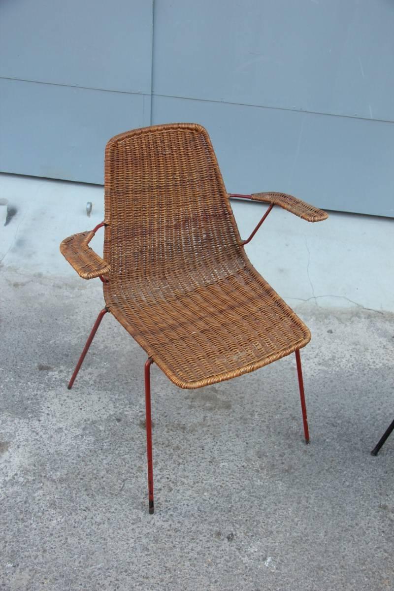 Two 1950s chairs with iron structure, elegant and very minimalist design, different but delicious.

Chair height cm.81, width cm.48, depth cm.55
Chair with armrests handles height cm.81, width cm.66 depth cm.55.