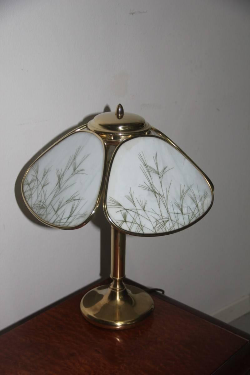 Table lamp of the 1970s very elegant, made of brass, with top in glass with decorations of canes.