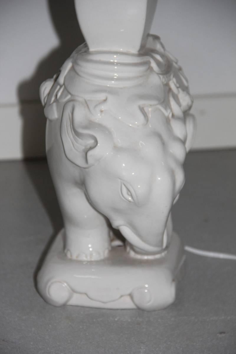Italienische Keramik-Tischlampe mit Elefantenmotiv aus den 1970er Jahren mit Stoffkuppel im Zustand „Hervorragend“ im Angebot in Palermo, Sicily
