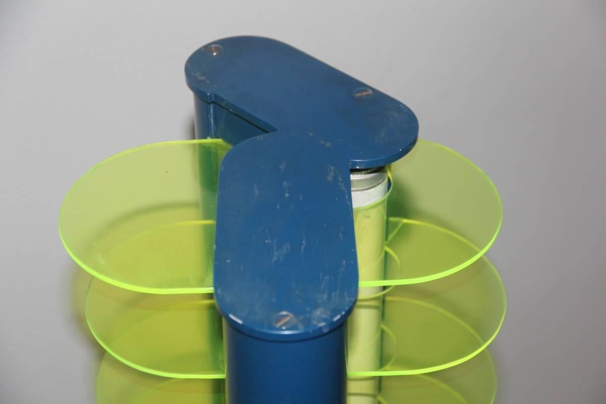 Italienische Stehlampe „Amalasunta“ Gregotti für Bilumen Pluorescent Green Blu Metal, Italien im Angebot 3
