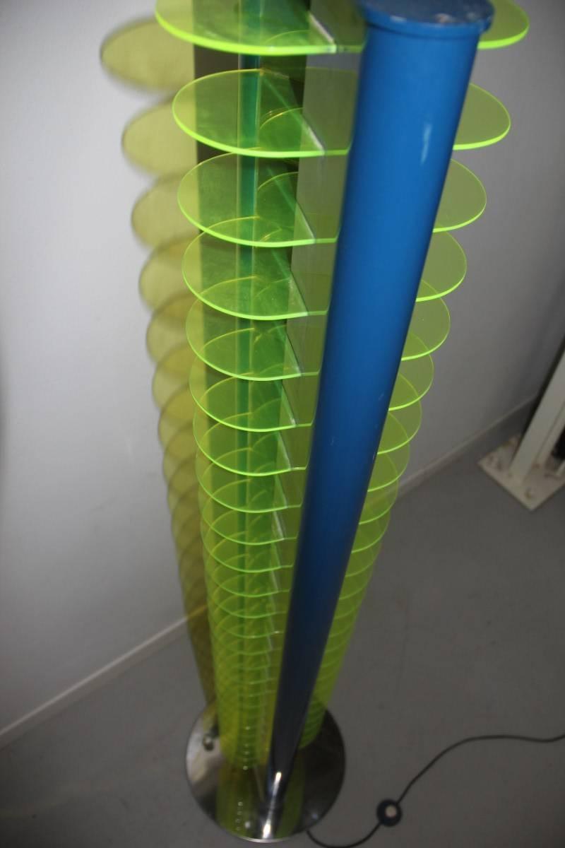 Italienische Stehlampe „Amalasunta“ Gregotti für Bilumen Pluorescent Green Blu Metal, Italien im Angebot 2