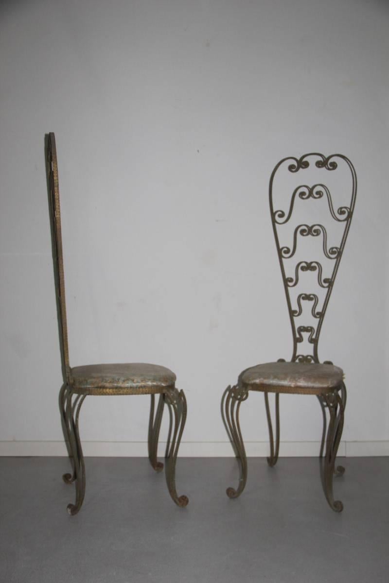 Paar Metallstühle mit hoher Rückenlehne von Pier Luigi Colli aus den 1950er Jahren, italienisches Design, vollständig handgeformt, als ob es sich um Skulpturen handelte, erstaunliche Arbeit von großer Handwerkskunst.
