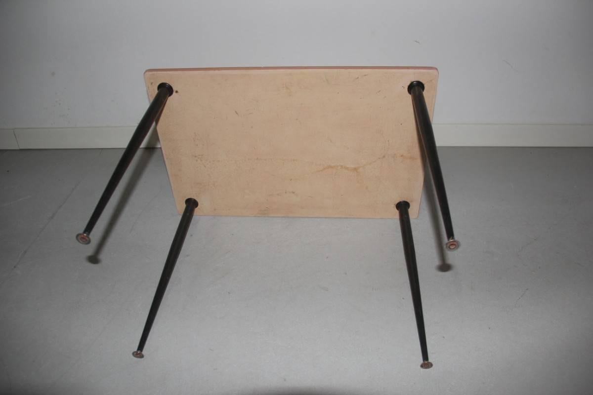Table basse en résine et métal moderne mi-siècle moderne attribuée à Enrico Baj en vente 1