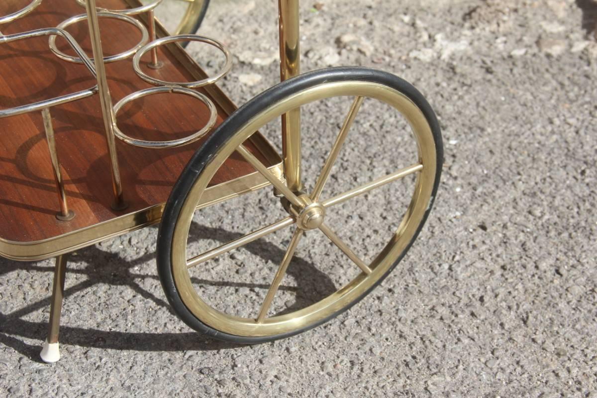 Carrello bar con maniglie per mazze da golf molto divertente, design di manifattura italiana di metà secolo.