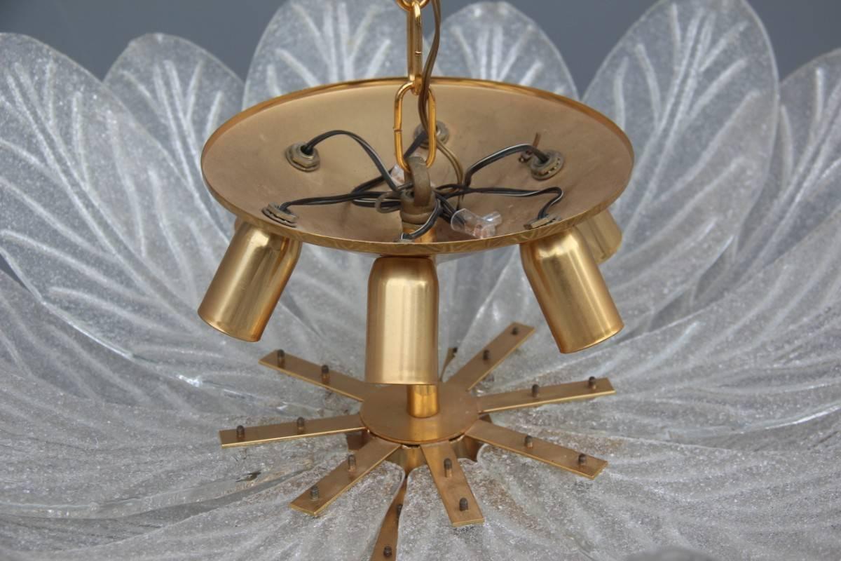 Round Murano Glass Chandelier 1970s Italian Design Curved Leaves  In Good Condition In Palermo, Sicily