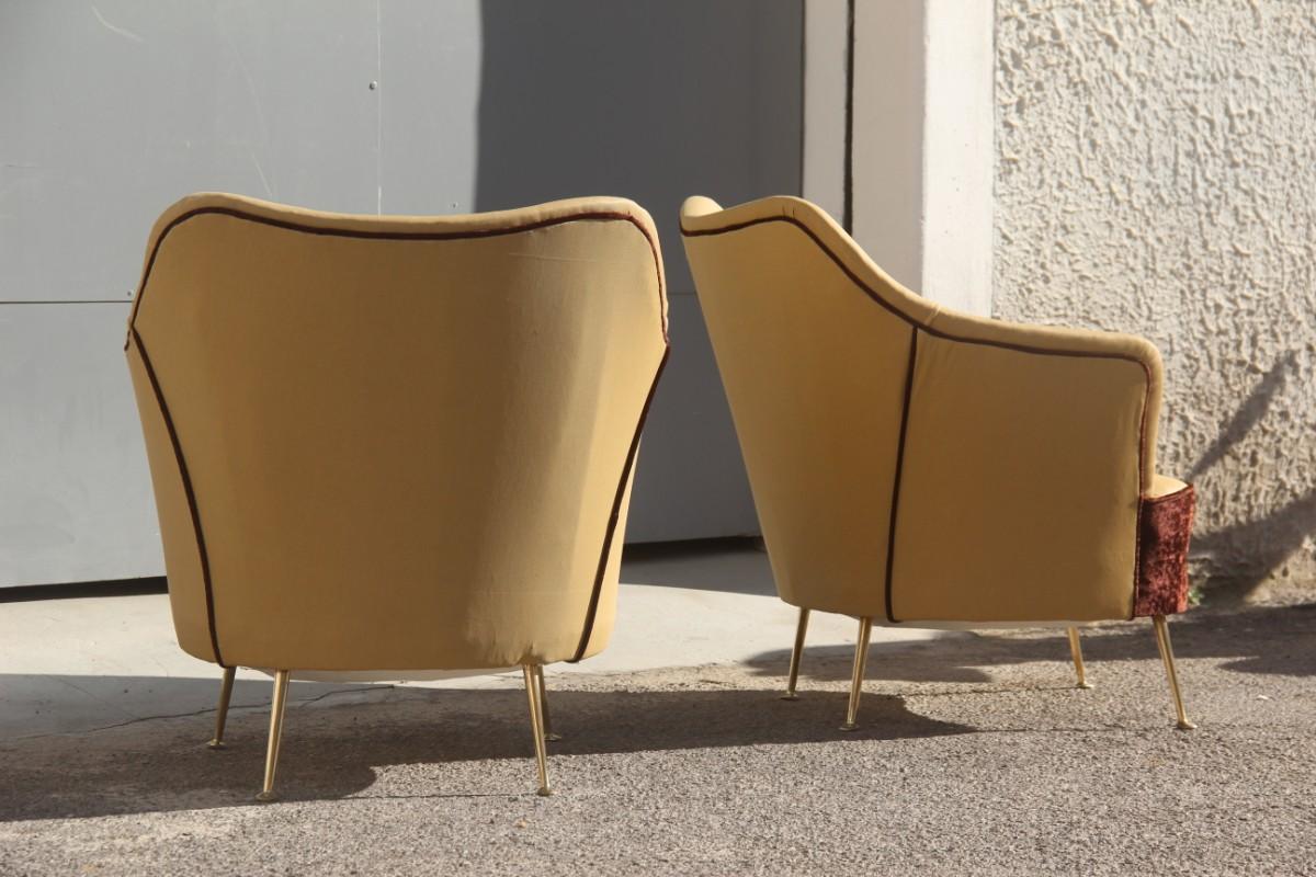 ISA Bergamo Pair of Armchairs Italian Design Mid-Century Modern Brown Brass Feet In Good Condition For Sale In Palermo, Sicily