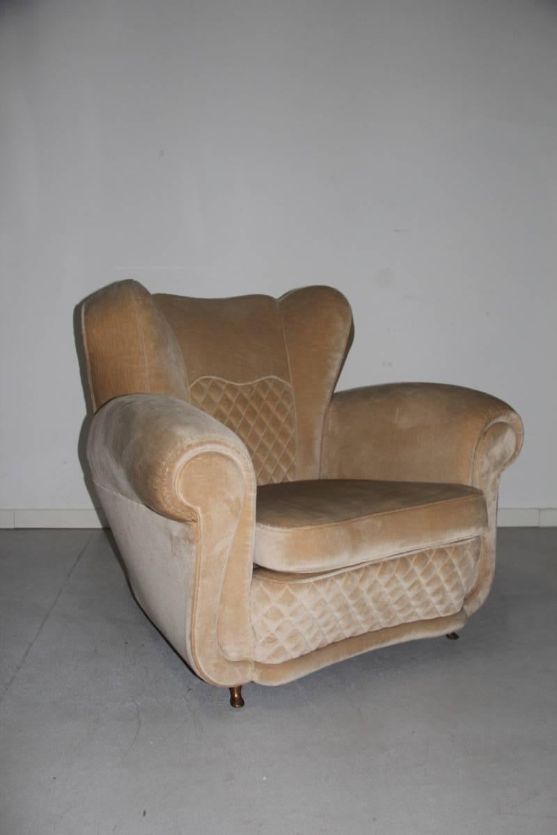 Very special 1950s armchair attributed to Guglielmo Ulrich, feet very special duck beak.