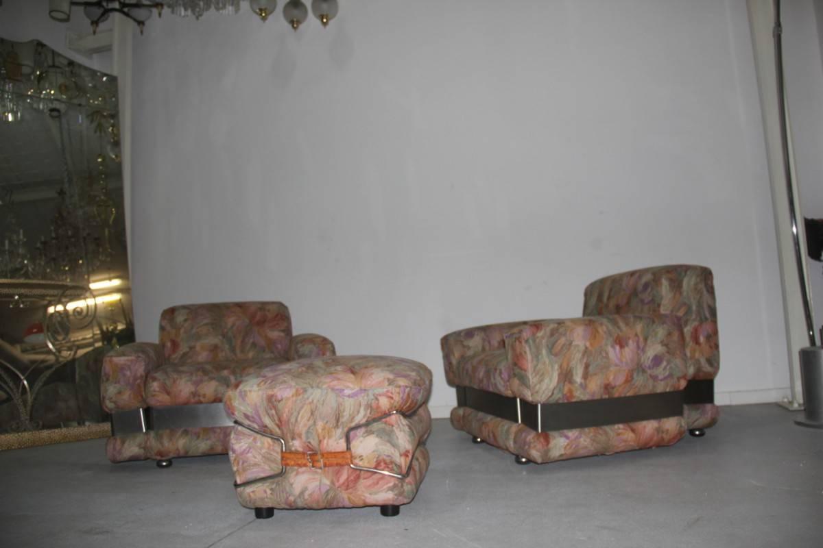 1970 chic and very stylish Naif armchairs, floral flower fabric with metal band, unique design.
Measures: Armchairs H cm.72, W cm.100, cm.95 depth,
ottoman H 45 cm 65 x 65.