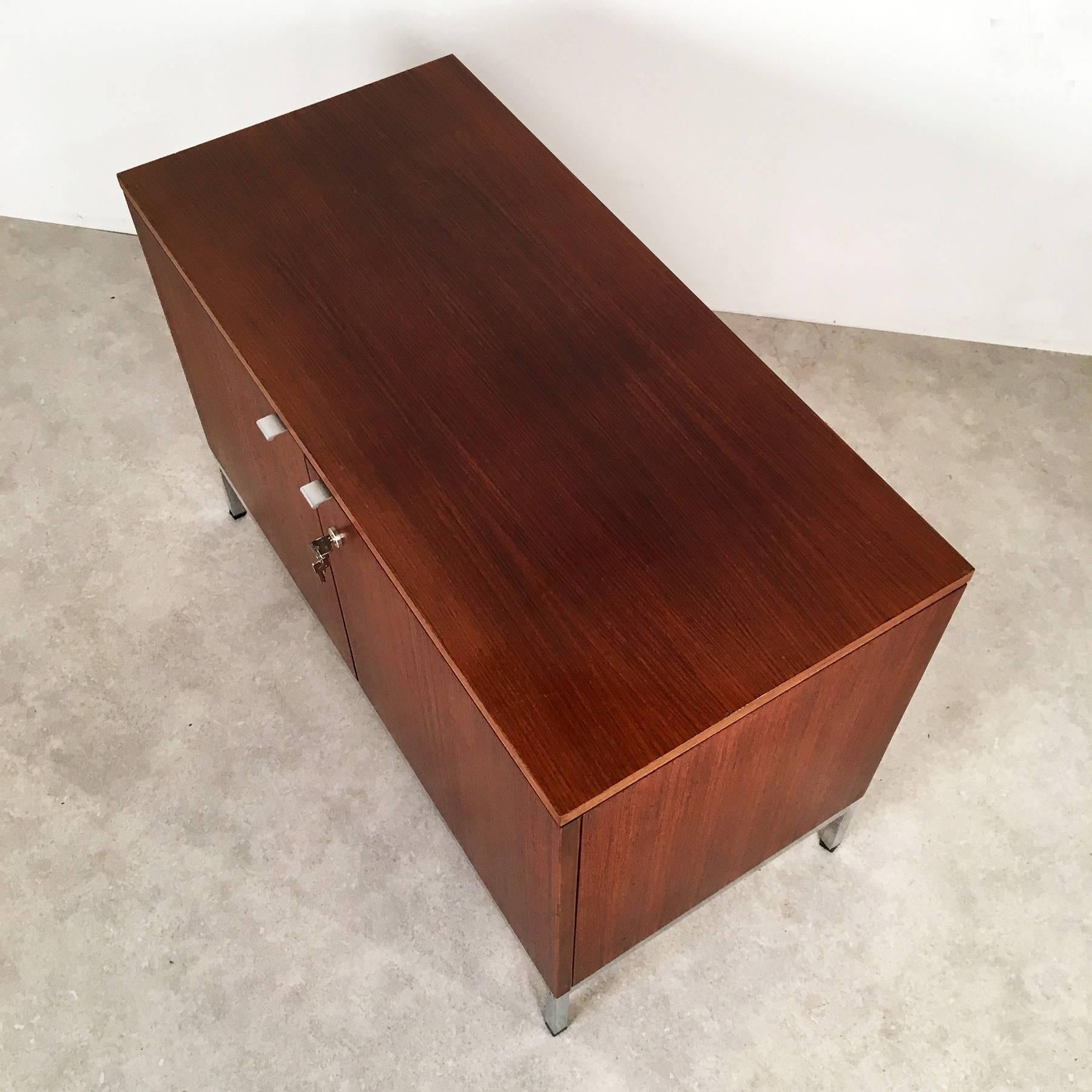 Rosewood Credenza by Florence Knoll for Knoll International 1