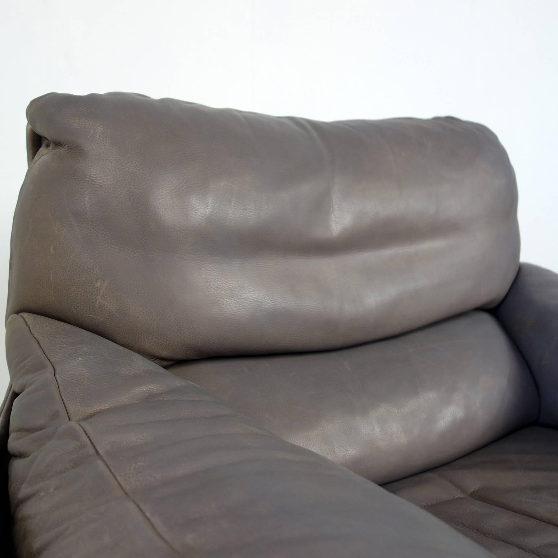 High Quality Leather Lounge Suite from the 1960s For Sale 2