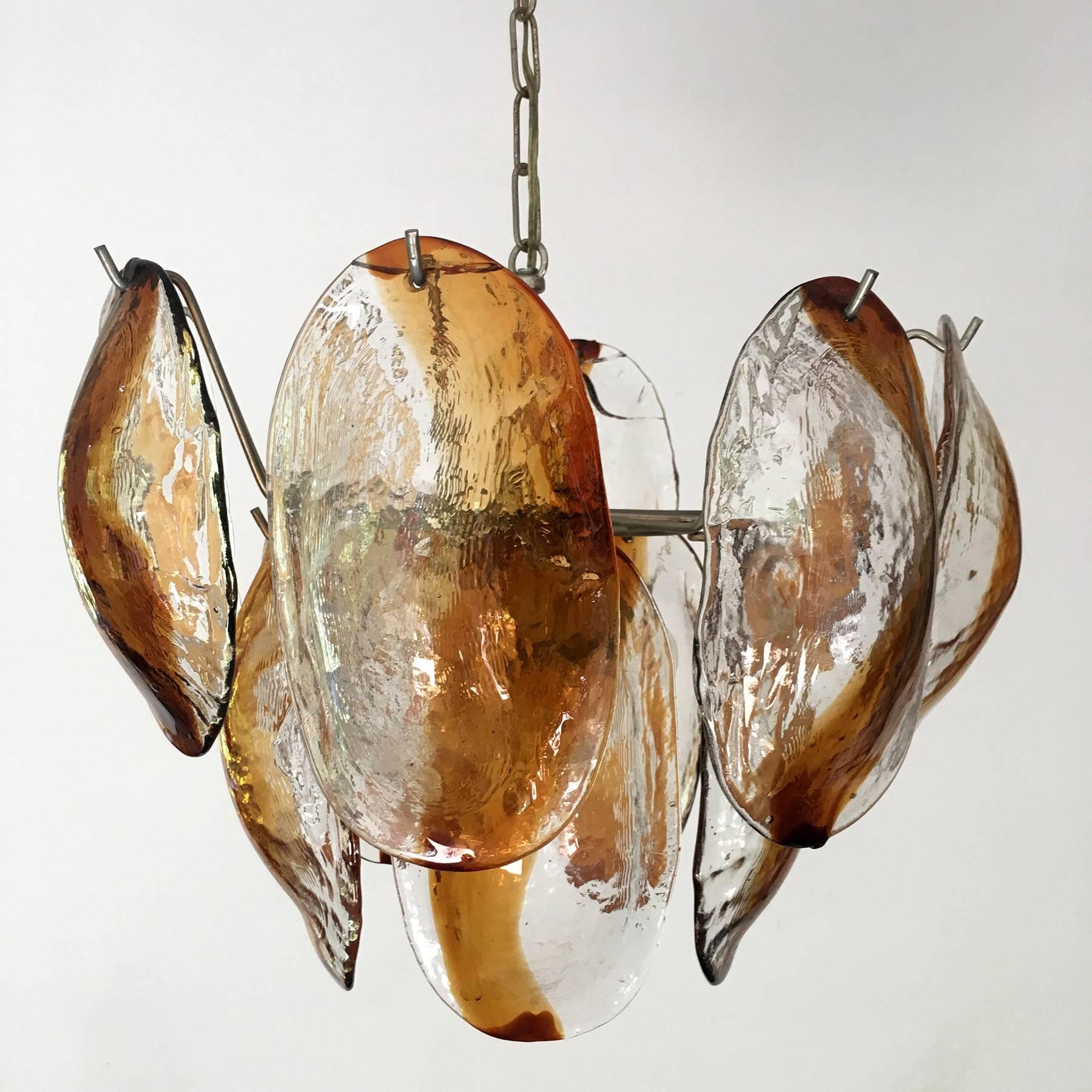 Beautiful small chandelier, designed in the 1970s by Gino Vistosi, manufactured by Vistosi Murano.
The chandelier is made of a nickel and chrome-plated metal fixture and 13 handblown glass disks in clear and brown. It is equipped with three E14