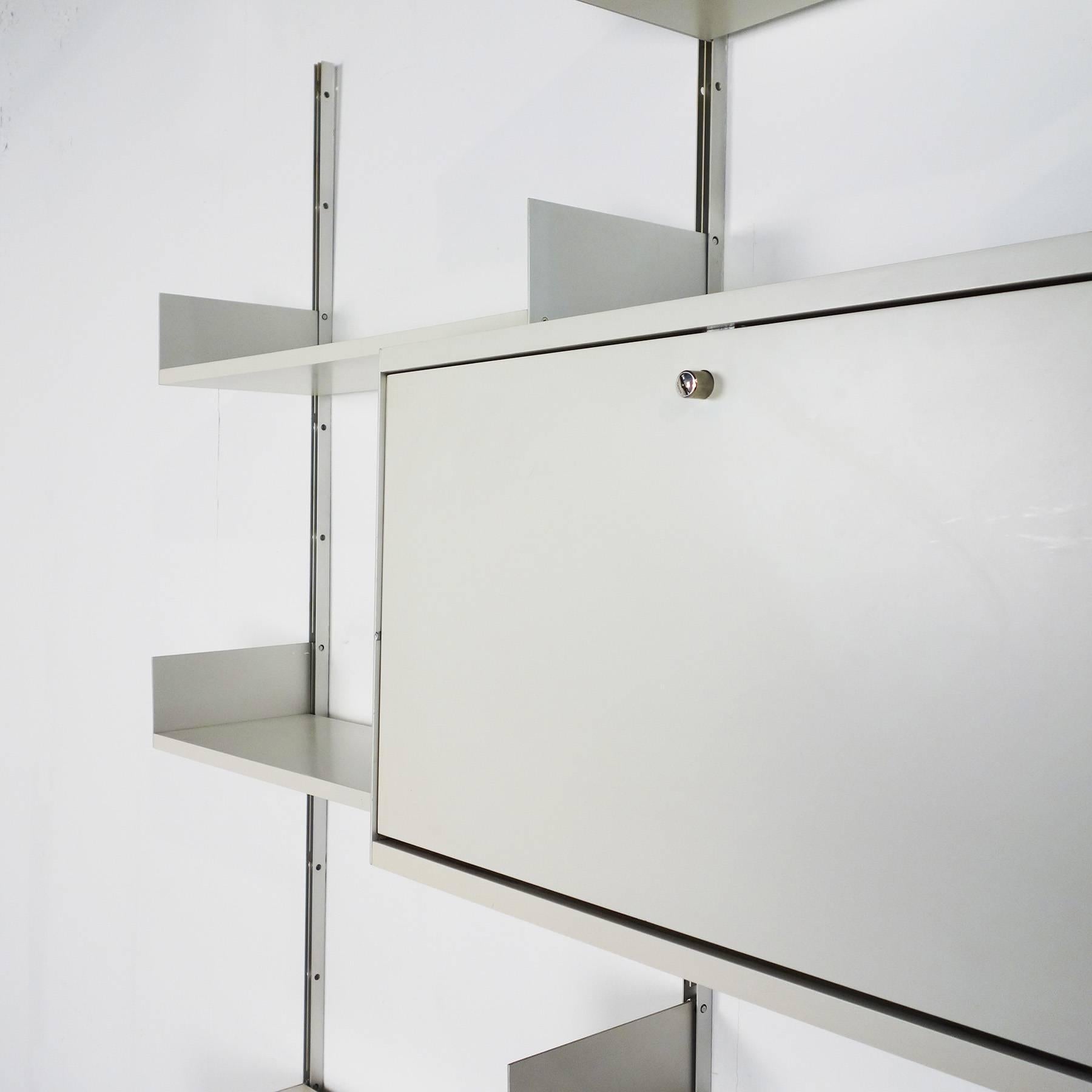 Minimalist System 606 wall unit from the 1960s by Dieter Rams for Vitsoe For Sale